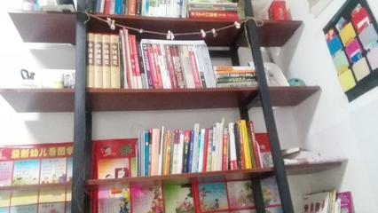 300元預(yù)算的出租屋讀書角 屌絲版圖書出租小天地